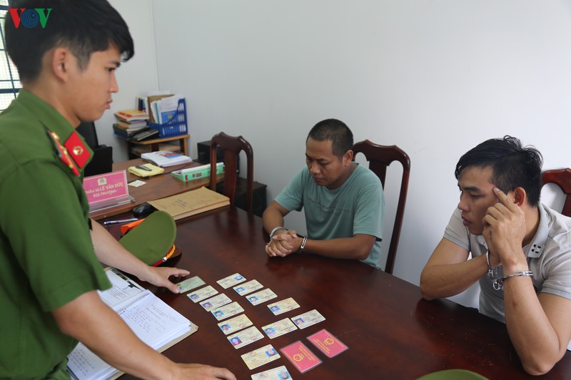 pha duong day mua ban giay phep lai xe gia qua mang xa hoi tai dak nong hinh 1