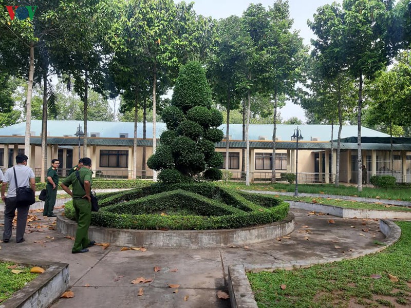 nguoi dan ong tu vong voi vet cat sau o co trong cong vien benh vien hinh 2
