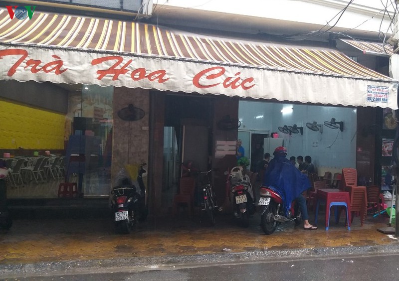 bi ban guc khi dang ngoi uong tra o hai phong hinh 1