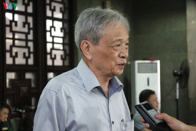 ban be, nguoi than doi mua den vieng ong muoi huong hinh 2