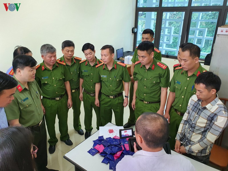 bat doi tuong van chuyen hon 23.000 vien ma tuy tong hop hinh 1