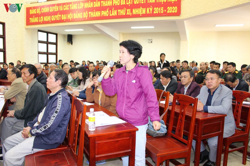ba truong thi mai tiep xuc cu tri da lat hinh 2