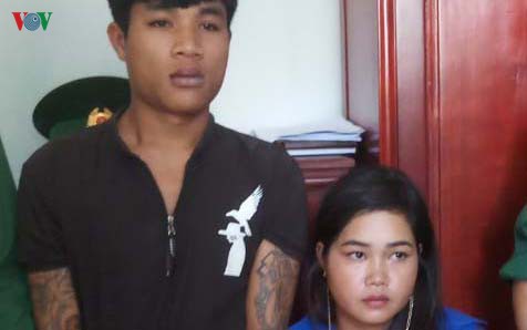 bat 2 doi tuong van chuyen 1,3kg ma tuy da hinh 1