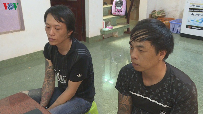 xu ly nguoi dan ong tang tru, buon ban gan 15.000 bao thuoc la lau hinh 2