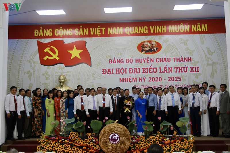 bau truc tiep bi thu huyen chau thanh, so phieu dong y dat tren 99%. hinh 4