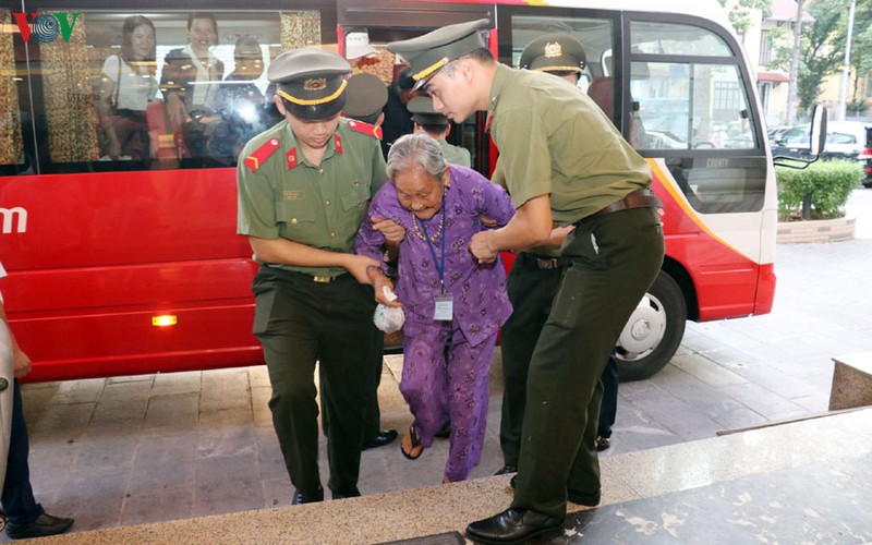 doan dai bieu cac me viet nam anh hung vieng lang chu tich ho chi minh hinh 4