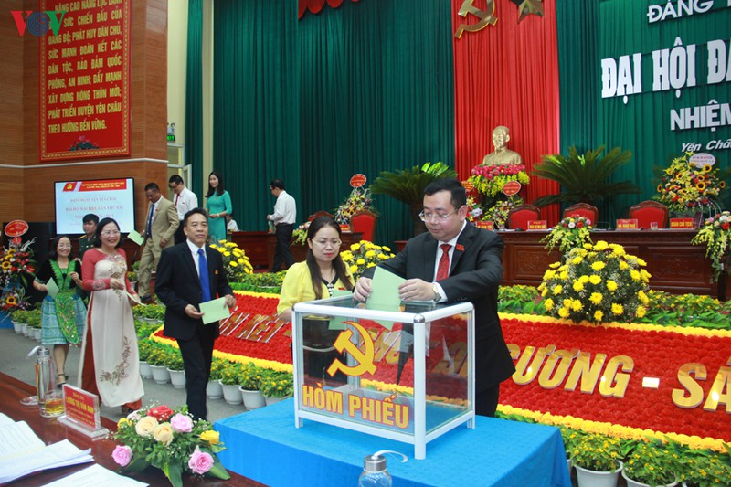 ong tong the anh trung cu bi thu huyen uy yen chau, son la hinh 1