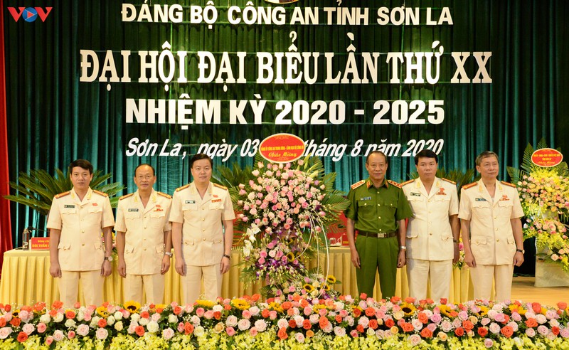 dai ta nguyen ngoc van tiep tuc giu chuc bi thu dang uy cong an tinh son la hinh 1