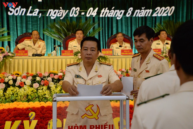 dai ta nguyen ngoc van tiep tuc giu chuc bi thu dang uy cong an tinh son la hinh 2