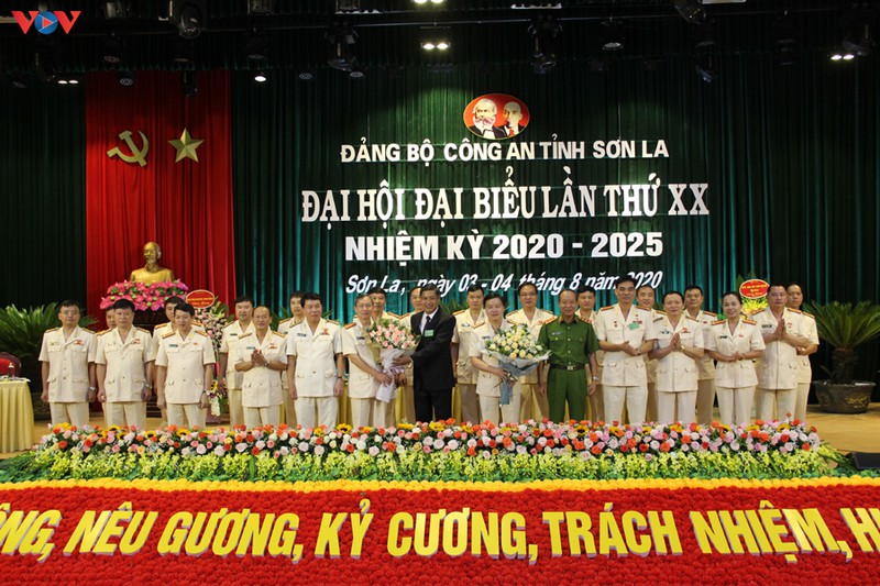 dai ta nguyen ngoc van tiep tuc giu chuc bi thu dang uy cong an tinh son la hinh 4
