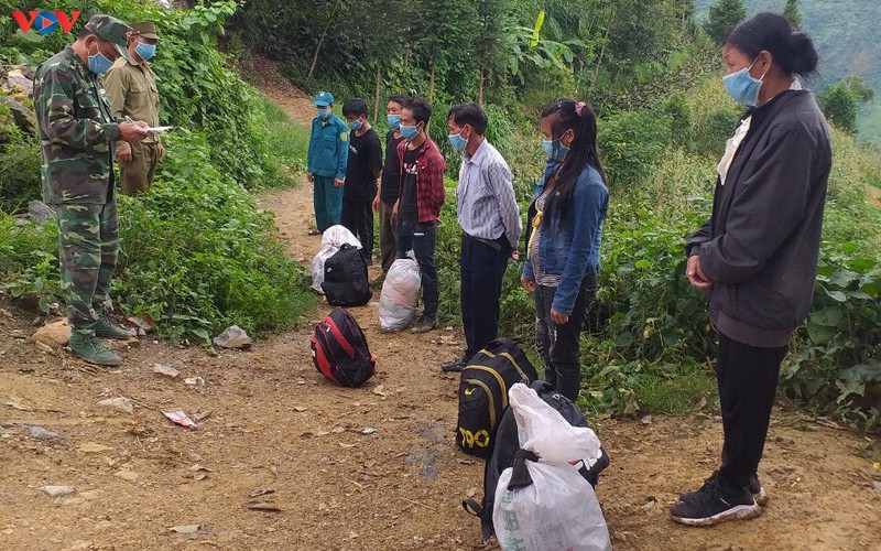 ngan chan 6 cong dan nhap canh trai phep tu trung quoc hinh 1