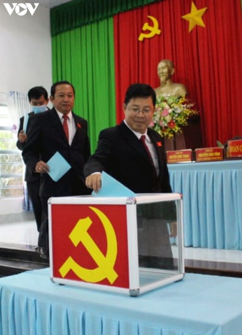 ong tran thanh nguyen tai dac cu bi thu dang uy huyen cai be, tien giang hinh 2