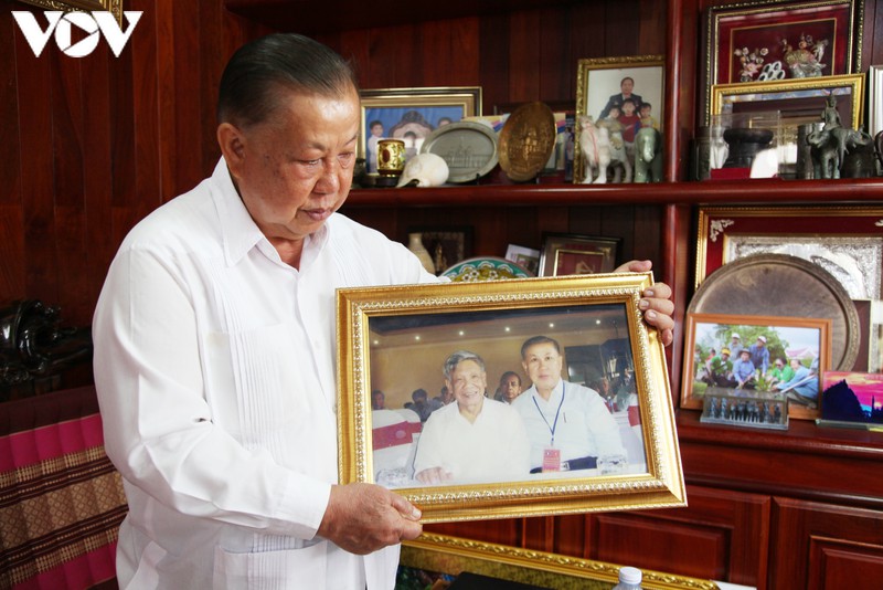 tong bi thu le kha phieu qua loi ke cua cuu dai su lao tai viet nam hinh 1