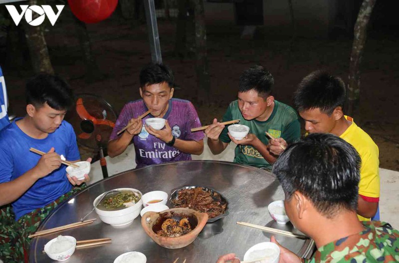 bo doi tuan tra, bam chot ngan dich covid-19 o bien gioi tay nam hinh 10