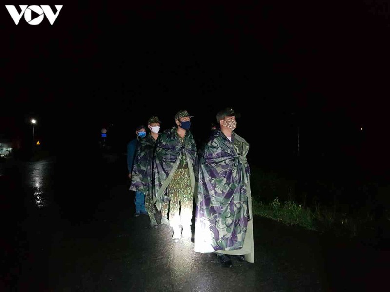bo doi tuan tra, bam chot ngan dich covid-19 o bien gioi tay nam hinh 12
