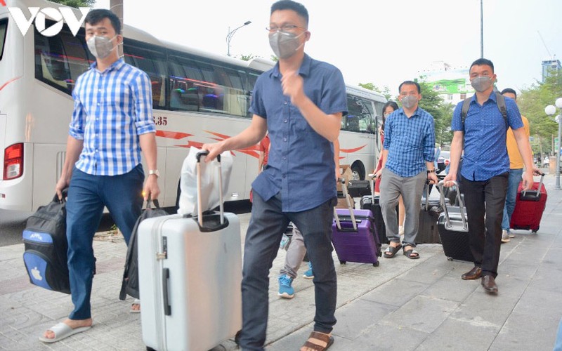 16 bac si nghe an vao giup da nang chong dich covid-19 hinh 1