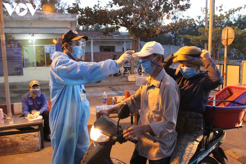 cho dau moi thuy san da nang tam thoi khong cho nguoi dan vao cho mua hang le hinh 1