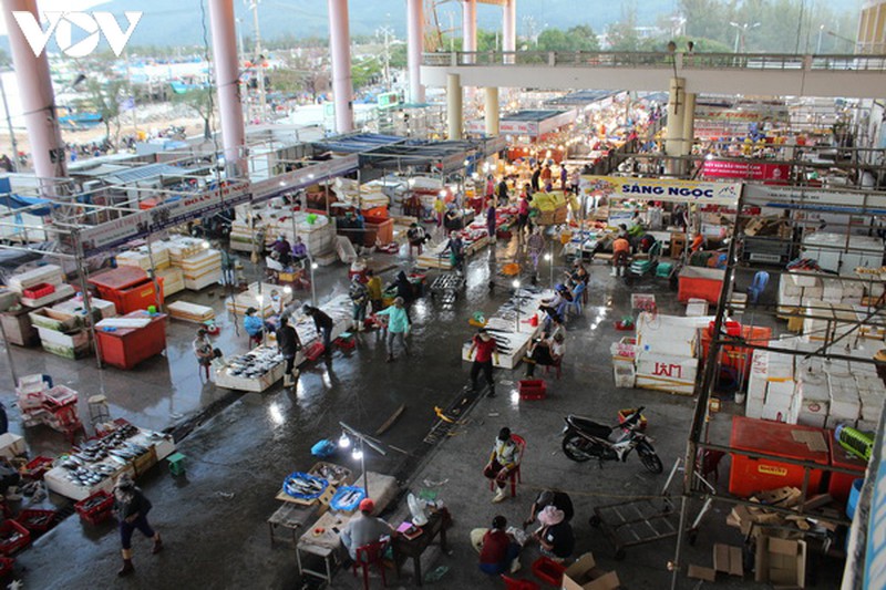 cho dau moi thuy san da nang tam thoi khong cho nguoi dan vao cho mua hang le hinh 6