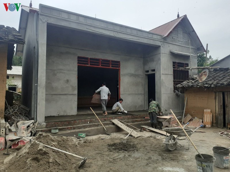 tet am ap trong nhung ngoi nha "dai doan ket" noi bien vien hinh 3
