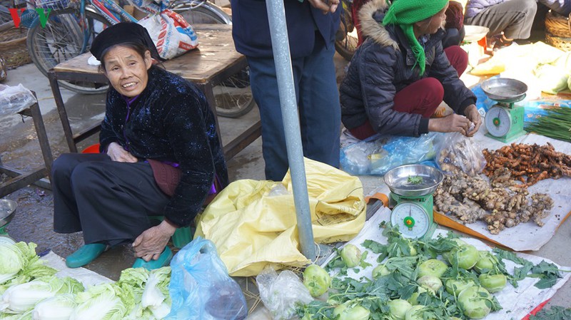 doc dao cho phien cua nguoi tay-nung o thong hue, cao bang hinh 8