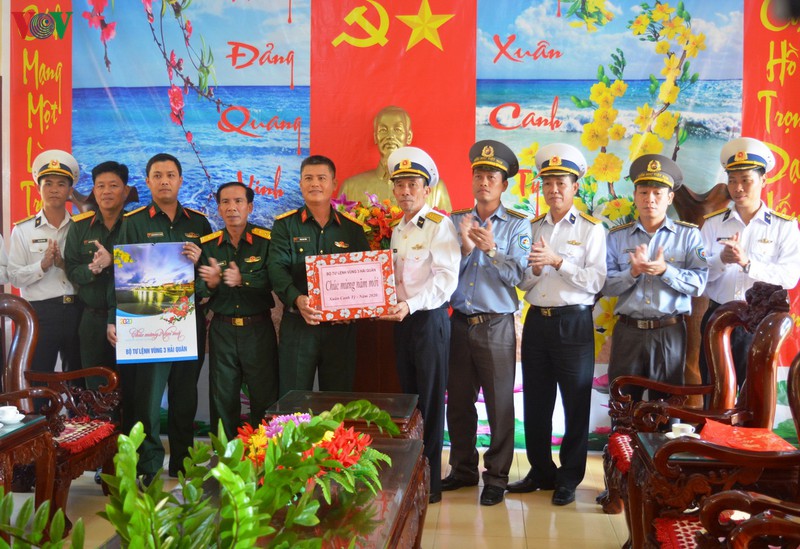 vung 3 hai quan tham, chuc tet quan dan huyen dao ly son hinh 2