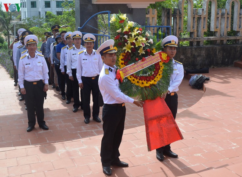 vung 3 hai quan tham, chuc tet quan dan huyen dao ly son hinh 3
