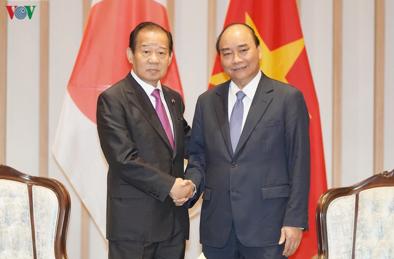 thu tuong tiep tong thu ky dang dan chu tu do nhat ban hinh 1
