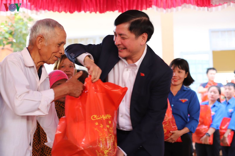 hon 200 ho ngheo, gia dinh chinh sach dak lak duoc nhan qua tet  ​ hinh 3