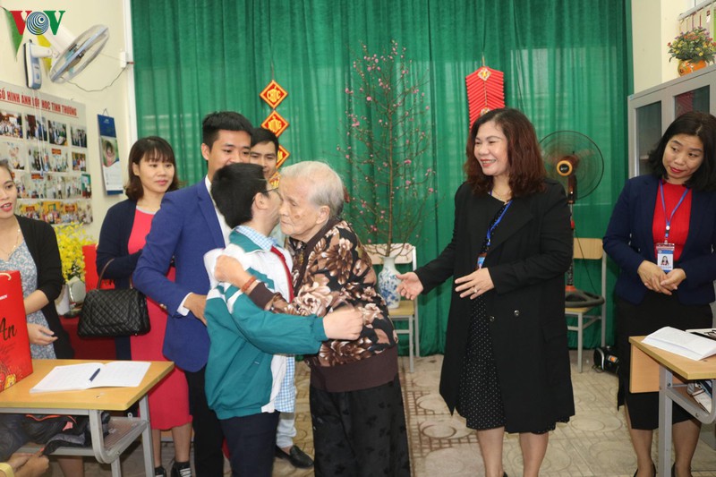 xuc dong lop hoc tinh thuong cua ba giao gia 88 tuoi o ha noi hinh 3