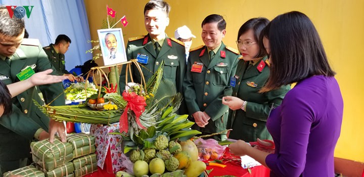 quan khu 4 to chuc ngay hoi banh chung xanh vi nguoi ngheo o a luoi hinh 3