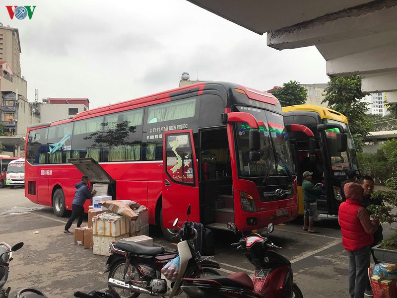 can canh ben xe giap bat vang "la thuong" ngay 25 tet hinh 13