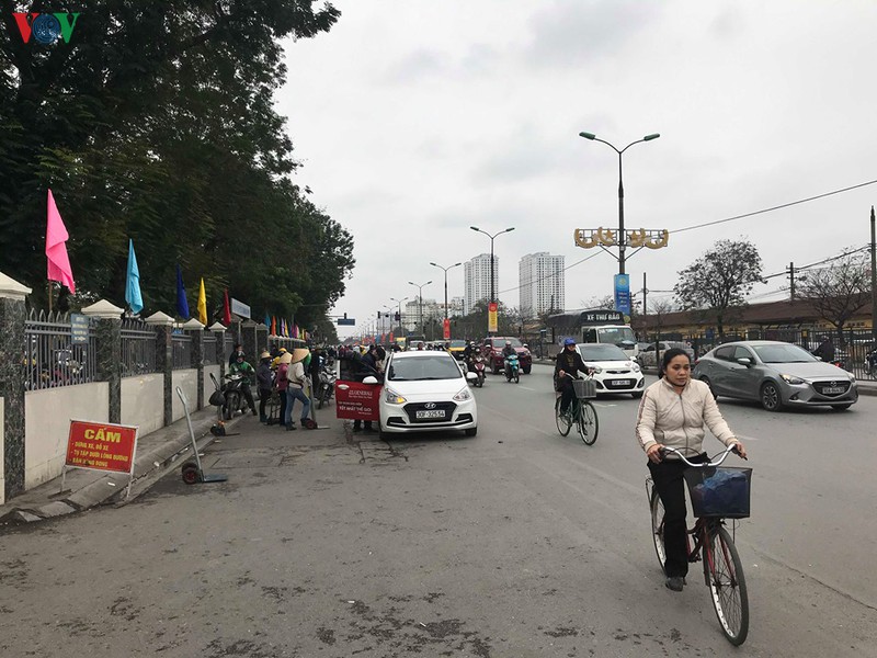 can canh ben xe giap bat vang "la thuong" ngay 25 tet hinh 15