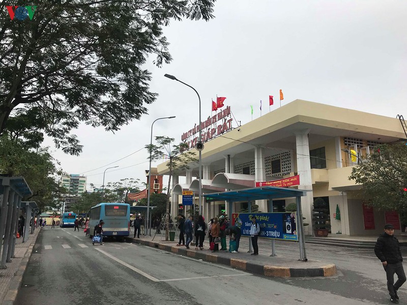 can canh ben xe giap bat vang "la thuong" ngay 25 tet hinh 1