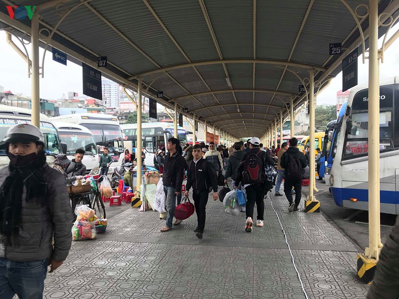 can canh ben xe giap bat vang "la thuong" ngay 25 tet hinh 8