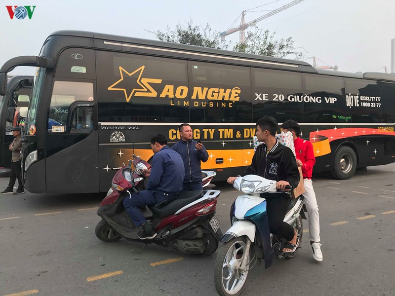 những người con xa xứ tất bật, lỉnh kỉnh đồ ra bến xe ngày cận tết hình 10 nhung nguoi con xa xu tat bat, linh kinh do ra ben xe ngay can tet hinh 10