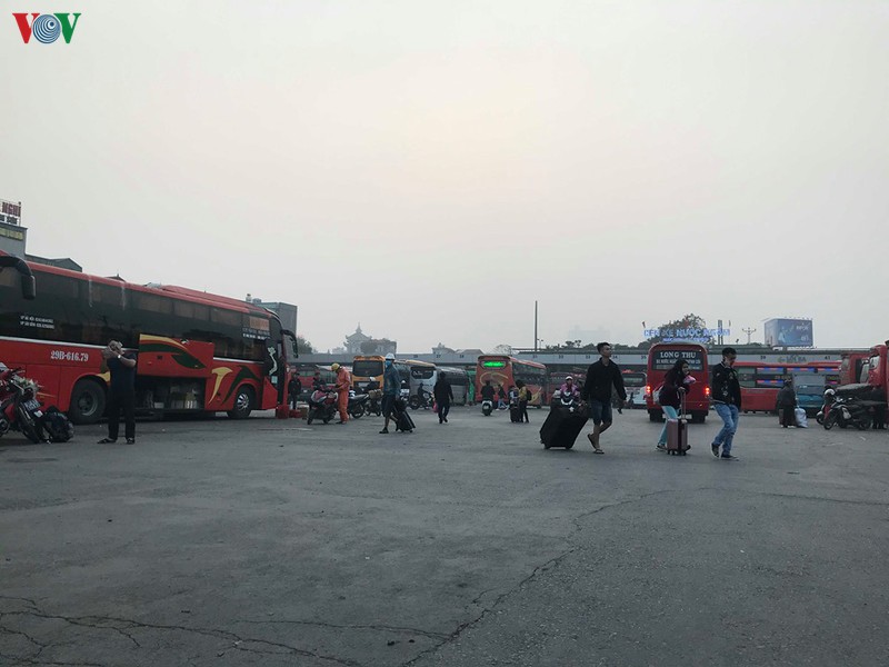 những người con xa xứ tất bật, lỉnh kỉnh đồ ra bến xe ngày cận tết hình 11 nhung nguoi con xa xu tat bat, linh kinh do ra ben xe ngay can tet hinh 11