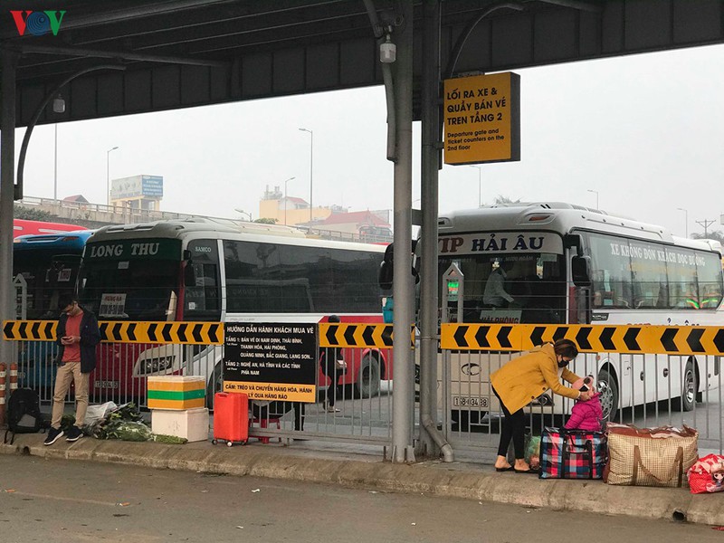 những người con xa xứ tất bật, lỉnh kỉnh đồ ra bến xe ngày cận tết hình 12 nhung nguoi con xa xu tat bat, linh kinh do ra ben xe ngay can tet hinh 12