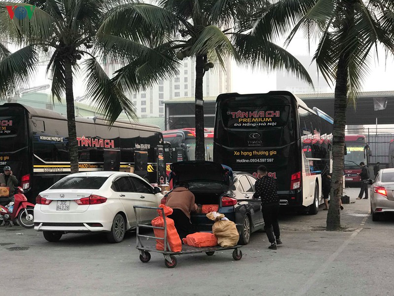 những người con xa xứ tất bật, lỉnh kỉnh đồ ra bến xe ngày cận tết hình 14 nhung nguoi con xa xu tat bat, linh kinh do ra ben xe ngay can tet hinh 14