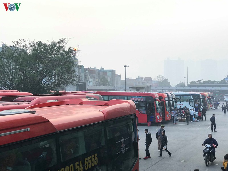 những người con xa xứ tất bật, lỉnh kỉnh đồ ra bến xe ngày cận tết hình 2 nhung nguoi con xa xu tat bat, linh kinh do ra ben xe ngay can tet hinh 2