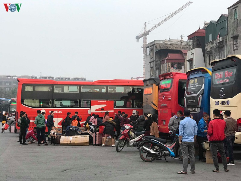 những người con xa xứ tất bật, lỉnh kỉnh đồ ra bến xe ngày cận tết hình 3 nhung nguoi con xa xu tat bat, linh kinh do ra ben xe ngay can tet hinh 3