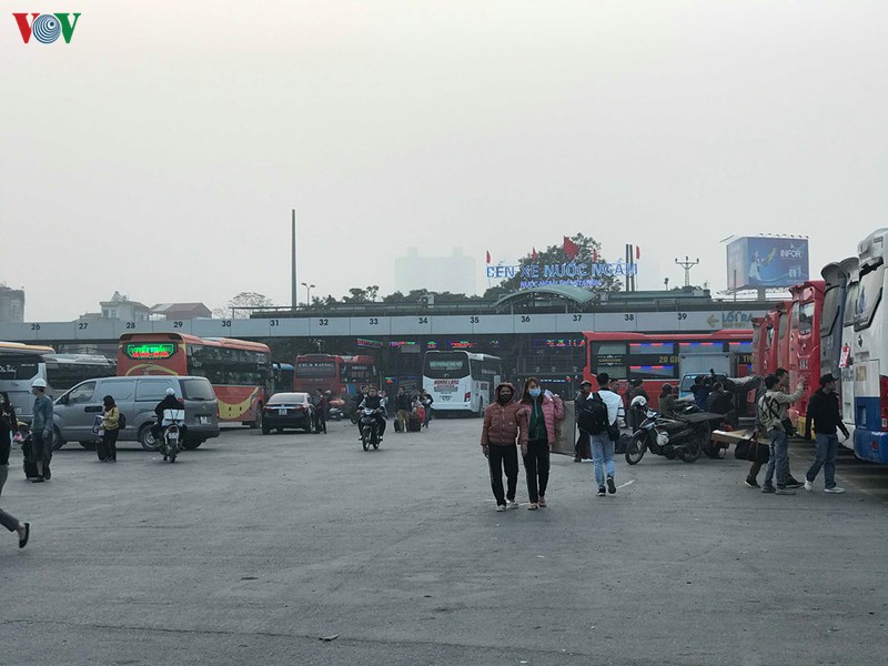 những người con xa xứ tất bật, lỉnh kỉnh đồ ra bến xe ngày cận tết hình 4 nhung nguoi con xa xu tat bat, linh kinh do ra ben xe ngay can tet hinh 4
