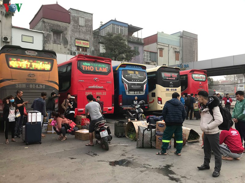 những người con xa xứ tất bật, lỉnh kỉnh đồ ra bến xe ngày cận tết hình 5 nhung nguoi con xa xu tat bat, linh kinh do ra ben xe ngay can tet hinh 5