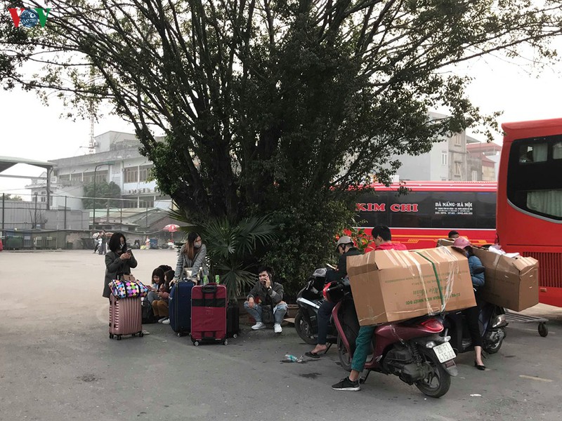 những người con xa xứ tất bật, lỉnh kỉnh đồ ra bến xe ngày cận tết hình 6 nhung nguoi con xa xu tat bat, linh kinh do ra ben xe ngay can tet hinh 6