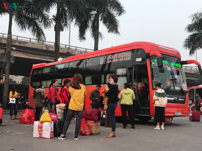 những người con xa xứ tất bật, lỉnh kỉnh đồ ra bến xe ngày cận tết hình 8 nhung nguoi con xa xu tat bat, linh kinh do ra ben xe ngay can tet hinh 8