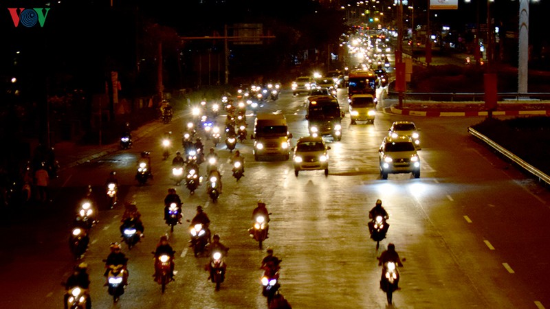 chum anh: nguoi dan mien tay un un do ve tphcm  hinh 1