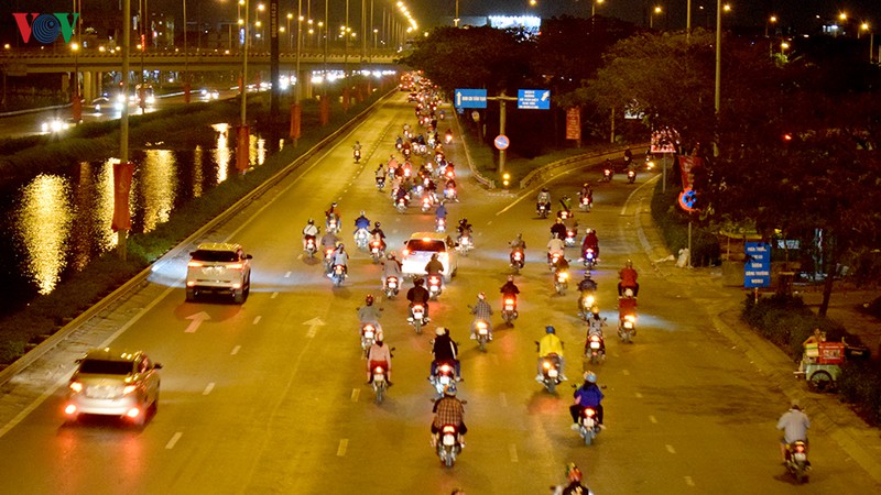 chum anh: nguoi dan mien tay un un do ve tphcm  hinh 2