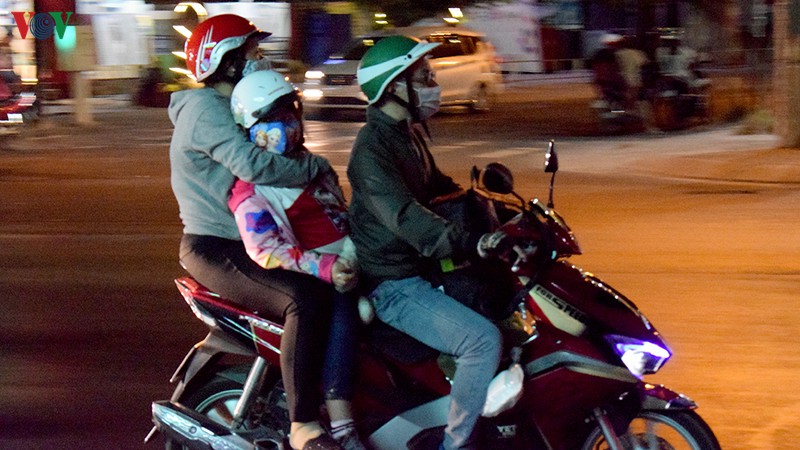 chum anh: nguoi dan mien tay un un do ve tphcm  hinh 6