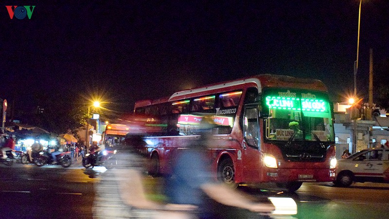 chum anh: nguoi dan mien tay un un do ve tphcm  hinh 7