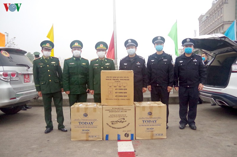 tang 10 nghin khau trang y te cho bien phong dong hung - trung quoc hinh 1
