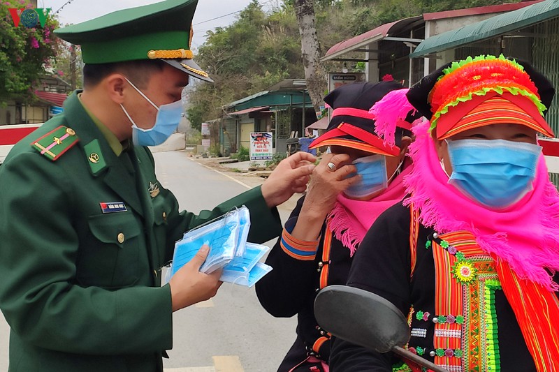anh: chong dich ncov xam nhap noi tuyen dau bien gioi lai chau hinh 14
